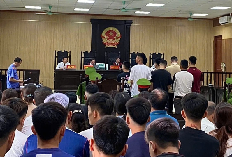 Hỗn chiến trong đêm, 1 người tử vong, nhiều thanh thiếu niên lĩnh án - ảnh 1