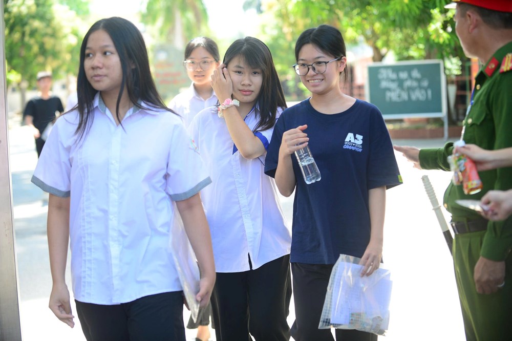Ngày đầu thi lớp 10 ở Thanh Hóa: Hơn 99% thí sinh dự thi, không có vi phạm - ảnh 1