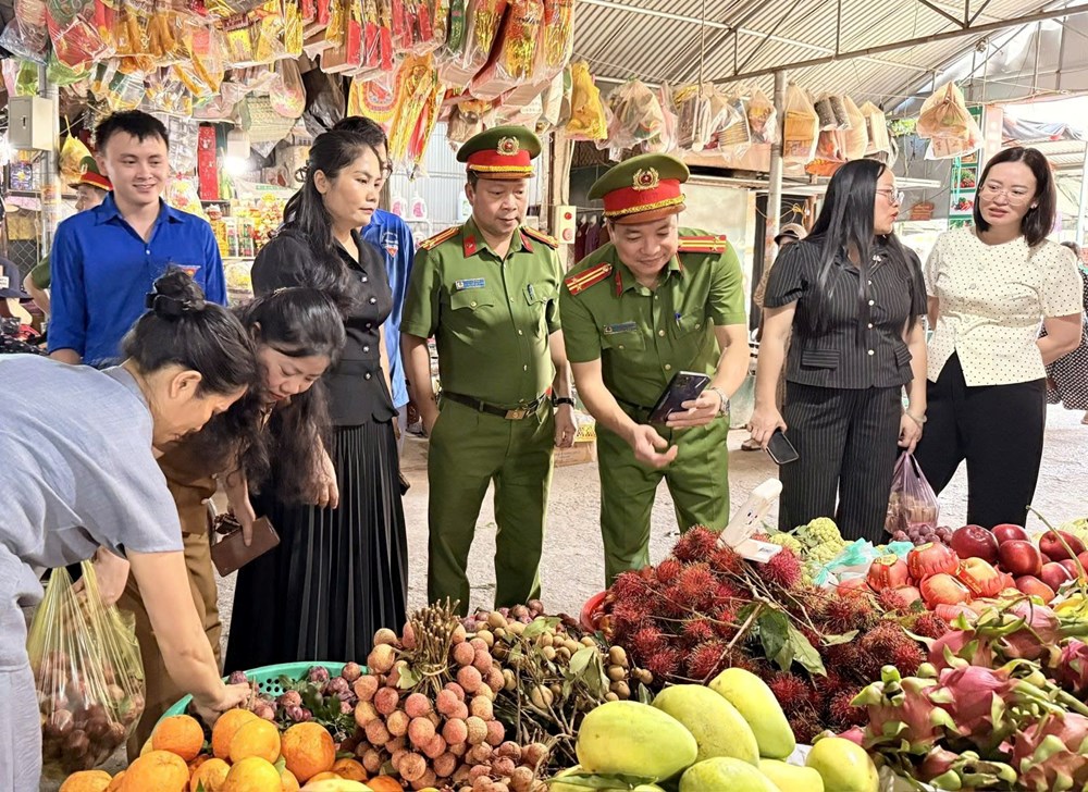Đông Sơn ra mắt mô hình “Chợ thông minh - thanh toán qua tài khoản” - ảnh 2