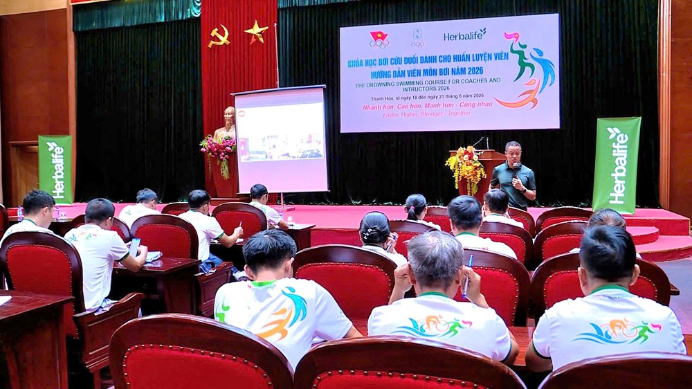 Gần 100 học viên tham gia khóa học bơi cứu đuối, chung tay bảo vệ trẻ em trước mùa hè - ảnh 1