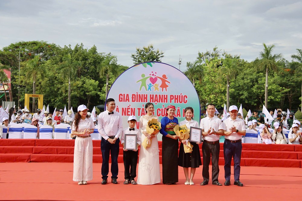 Thanh Hóa lan tỏa thông điệp yêu thương, xây dựng gia đình hạnh phúc trong thời đại mới - ảnh 1
