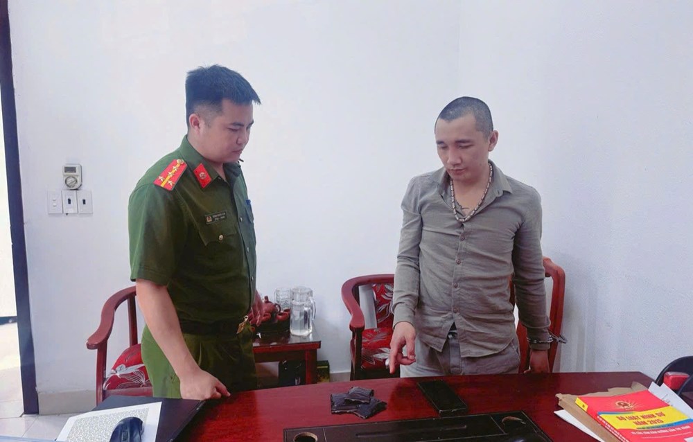 Bắt cặp vợ chồng tàng trữ gần 5.000 viên ma túy tổng hợp ở Thanh Hóa - ảnh 1