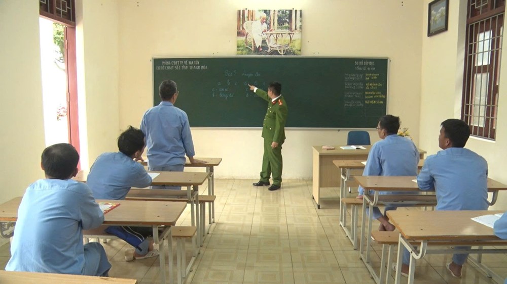 Viết lại cuộc đời từ những con chữ đầu tiên - ảnh 1