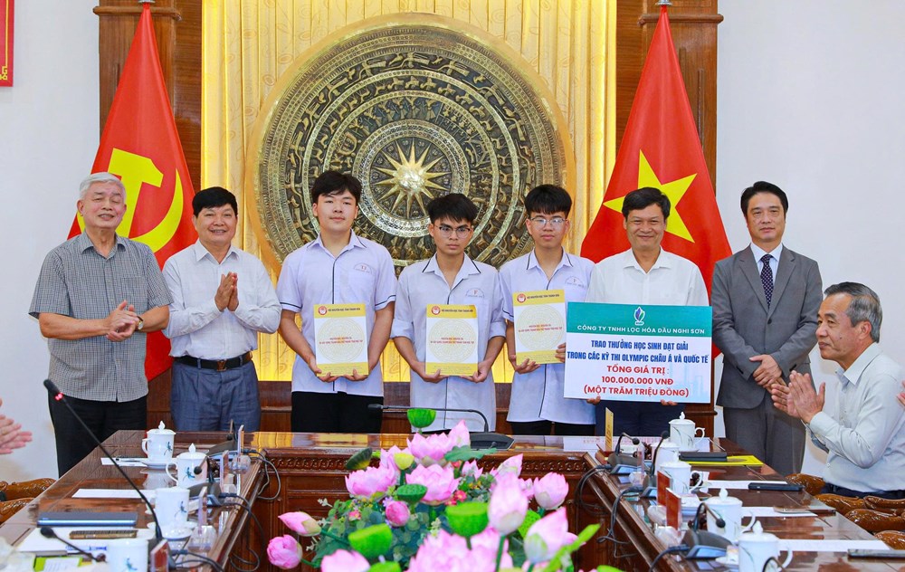 Thanh Hóa vinh danh học sinh giành 4 huy chương Olympic quốc tế  - ảnh 3