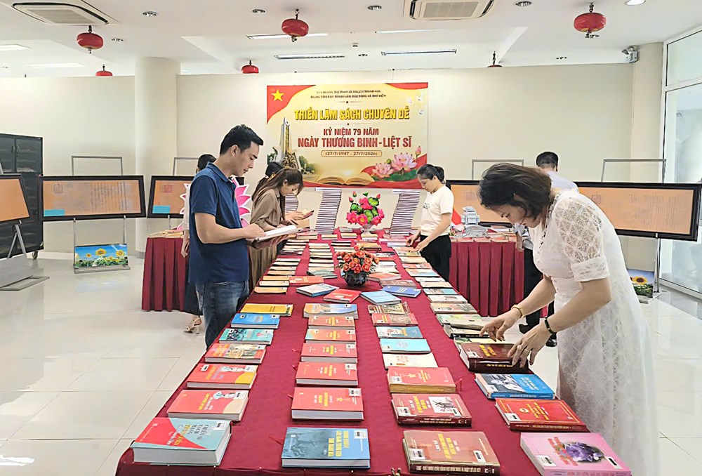 Thanh Hóa triển lãm sách tri ân người có công - ảnh 1