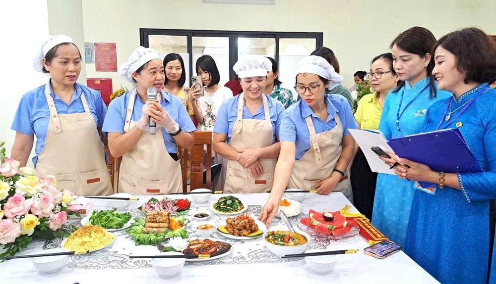Từ mâm cơm gắn kết đến bữa cơm tri ân - ảnh 2