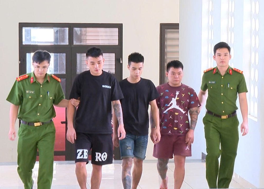 Giả va quệt giao thông để cưỡng đoạt tiền - ảnh 1