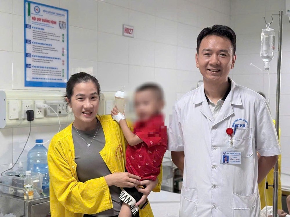 Búi tóc dài gần 20cm trong dạ dày bé trai 46 tháng tuổi - ảnh 2