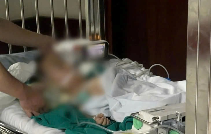 Vụ bé trai 3 tuổi hôn mê sau khi học “lớp can thiệp”: Điều tra dấu hiệu tội “Cố ý gây thương tích” - ảnh 1