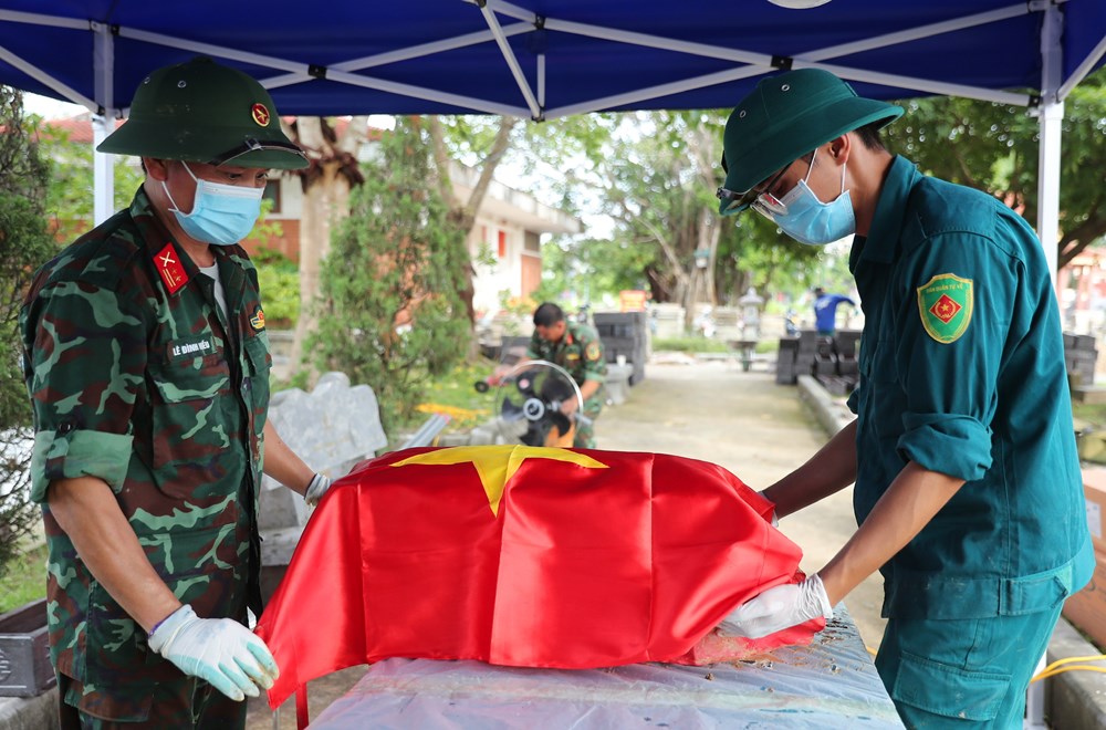 Lấy mẫu ADN hơn 1.000 hài cốt liệt sĩ chưa rõ danh tính tại Nghĩa trang Liệt sĩ Hàm Rồng - ảnh 6