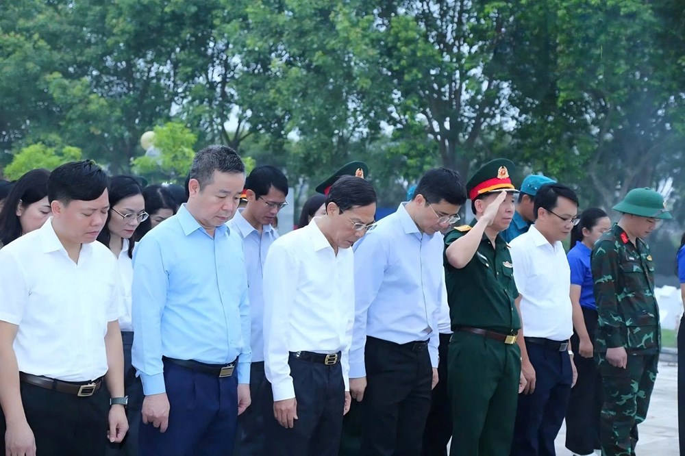 Lấy mẫu ADN hơn 1.000 hài cốt liệt sĩ chưa rõ danh tính tại Nghĩa trang Liệt sĩ Hàm Rồng - ảnh 2