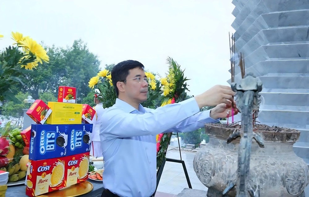 Lấy mẫu ADN hơn 1.000 hài cốt liệt sĩ chưa rõ danh tính tại Nghĩa trang Liệt sĩ Hàm Rồng - ảnh 1