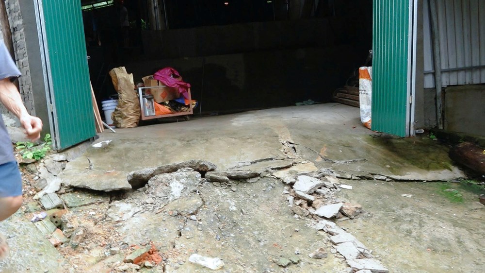 Mưa lớn gây sạt lở ở Quan Sơn, 17 hộ dân phải di dời khẩn cấp - ảnh 4