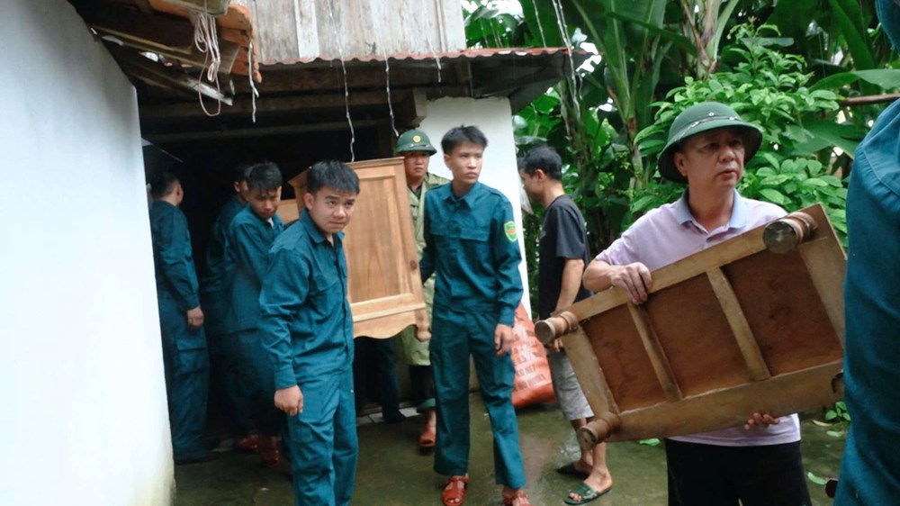 Mưa lớn gây sạt lở ở Quan Sơn, 17 hộ dân phải di dời khẩn cấp - ảnh 6