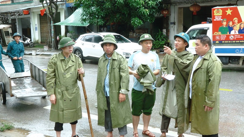 Mưa lớn gây sạt lở ở Quan Sơn, 17 hộ dân phải di dời khẩn cấp - ảnh 9