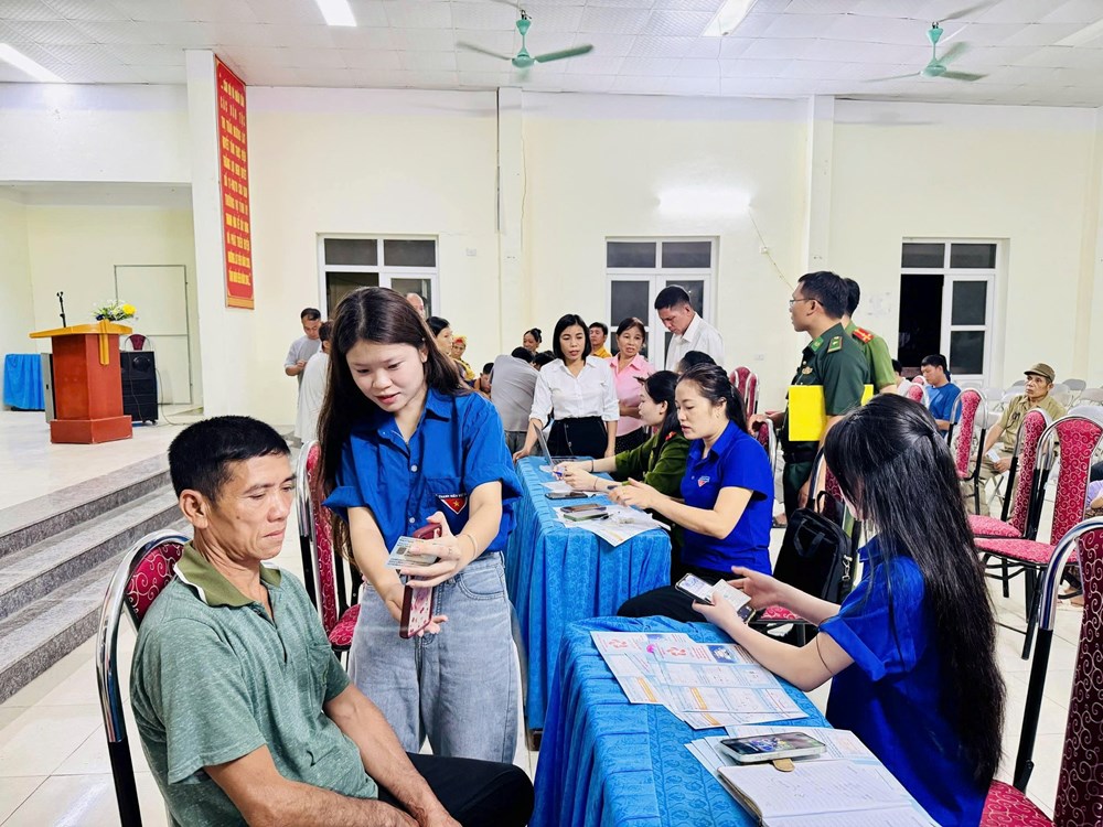 Dịch vụ công về tận thôn, bản vùng biên Mường Lát - ảnh 2