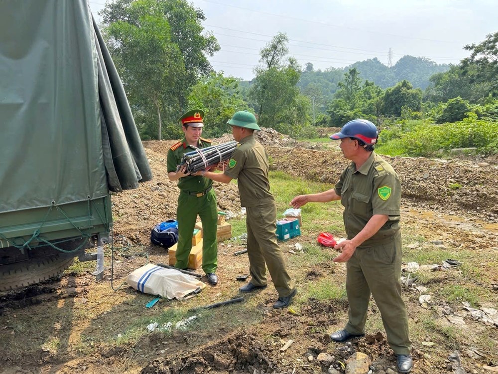 Thanh Hóa tiêu hủy hàng trăm khẩu súng, hơn 1.700 viên đạn - ảnh 1