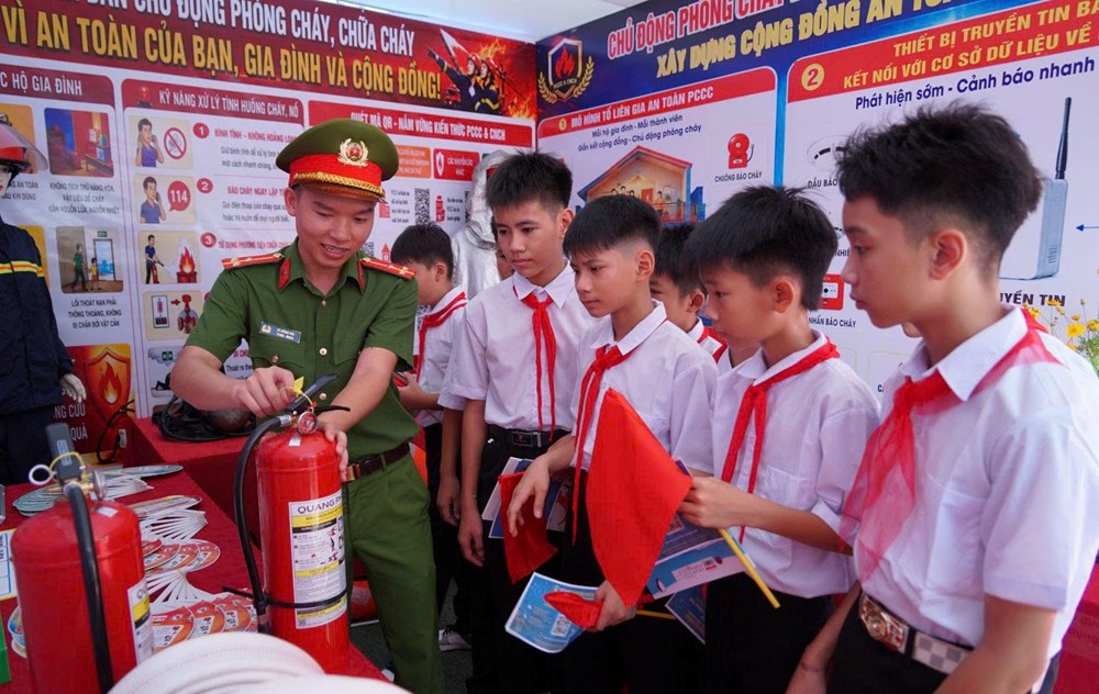 Khi người dân cùng giữ bình yên từ cơ sở - ảnh 8