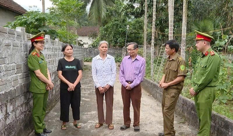 Gỡ những nút thắt từ cơ sở, giữ bình yên cho nhân dân - ảnh 2