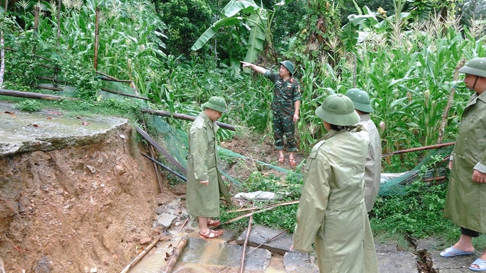 Mưa lớn kéo dài, cảnh báo sạt lở tại xã Quan Sơn - ảnh 5