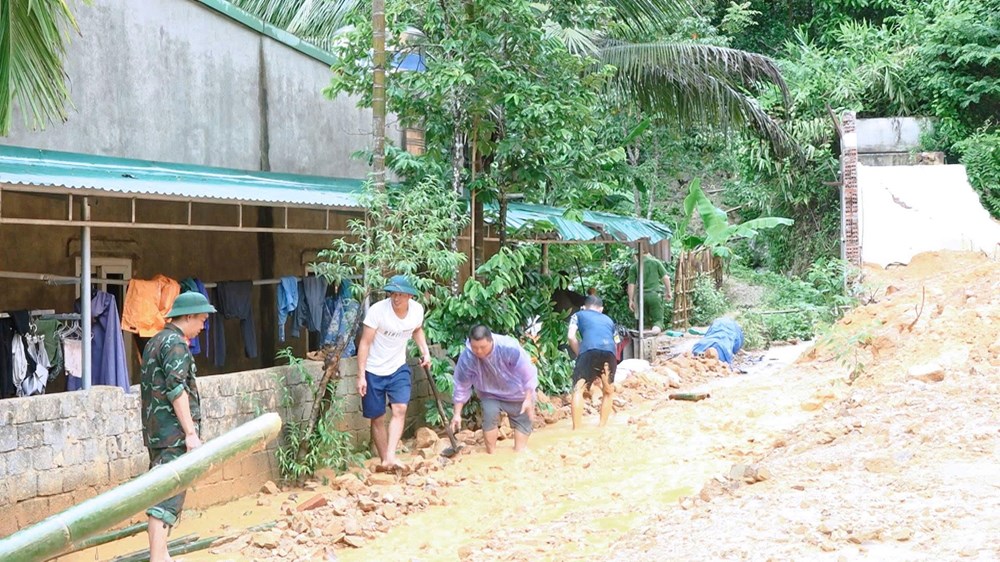 Mưa lớn kéo dài, cảnh báo sạt lở tại xã Quan Sơn - ảnh 6