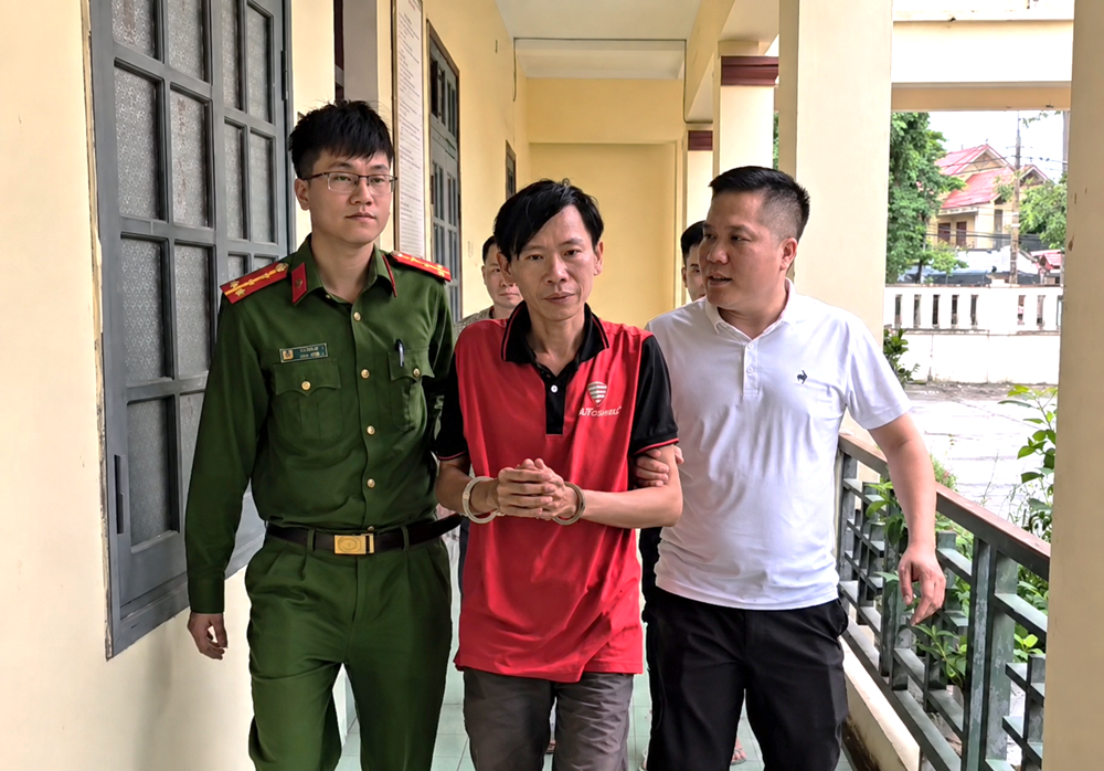 Sau hơn 5 năm trốn truy nã, nghi phạm chém vợ và mẹ vợ sa lưới - ảnh 1