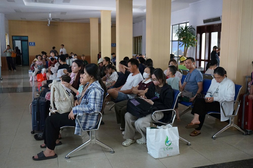 Hết kỳ nghỉ 2.9, ga Thanh Hóa nhộn nhịp hành khách lên tàu - ảnh 2