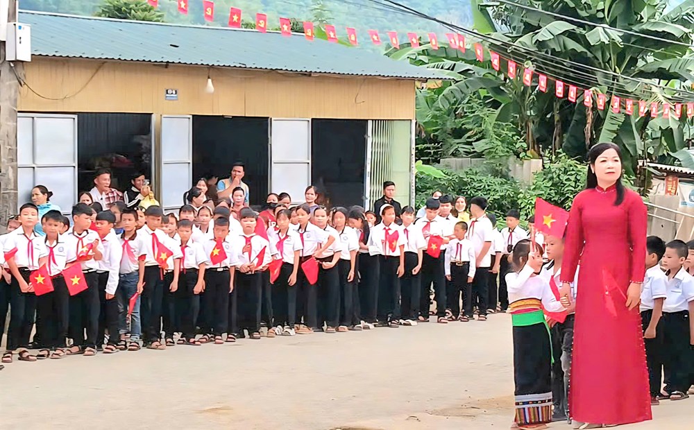 Ngày khai giảng đặc biệt ở những ngôi trường mới vùng biên Thanh Hóa - ảnh 3