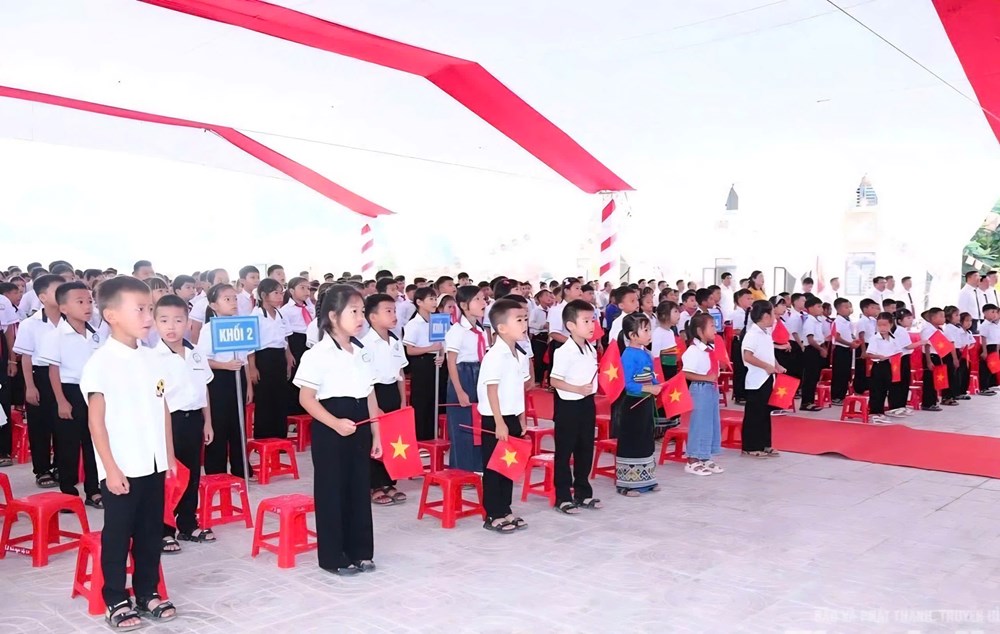 Ngày khai giảng đặc biệt ở những ngôi trường mới vùng biên Thanh Hóa - ảnh 1