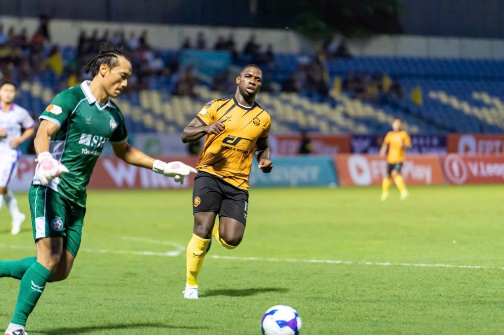 FIFA yêu cầu Thanh Hóa trả gần 8 tỉ đồng cho Rimario - ảnh 1