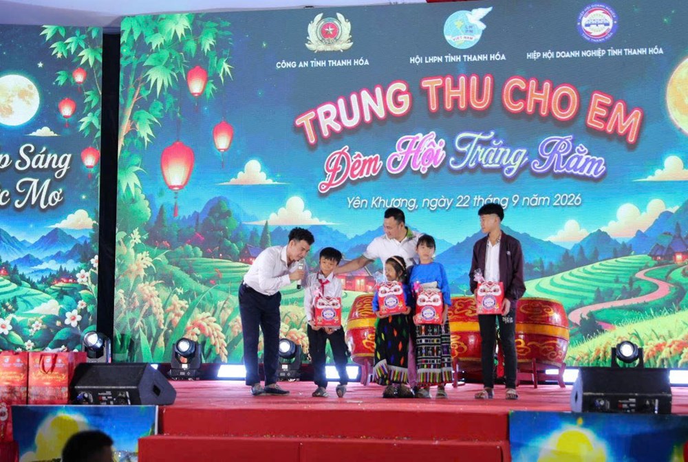 Đêm hội trăng rằm ấm áp nơi biên giới Thanh Hóa - ảnh 5