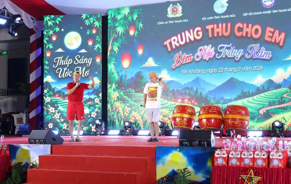 Đêm hội trăng rằm ấm áp nơi biên giới Thanh Hóa - ảnh 3