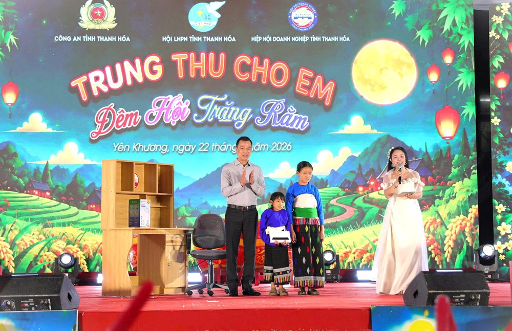 Đêm hội trăng rằm ấm áp nơi biên giới Thanh Hóa - ảnh 4