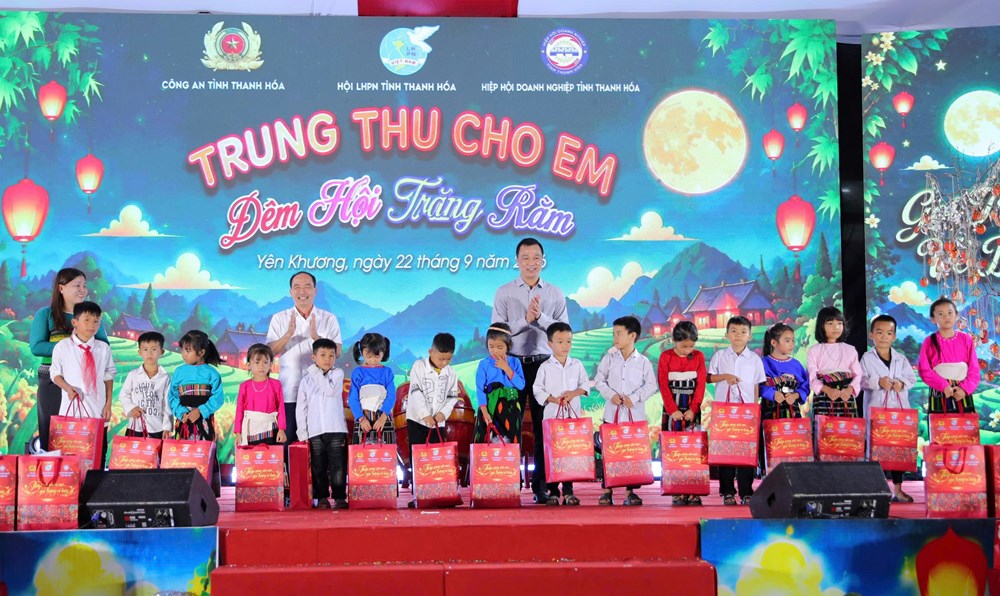 Đêm hội trăng rằm ấm áp nơi biên giới Thanh Hóa - ảnh 1