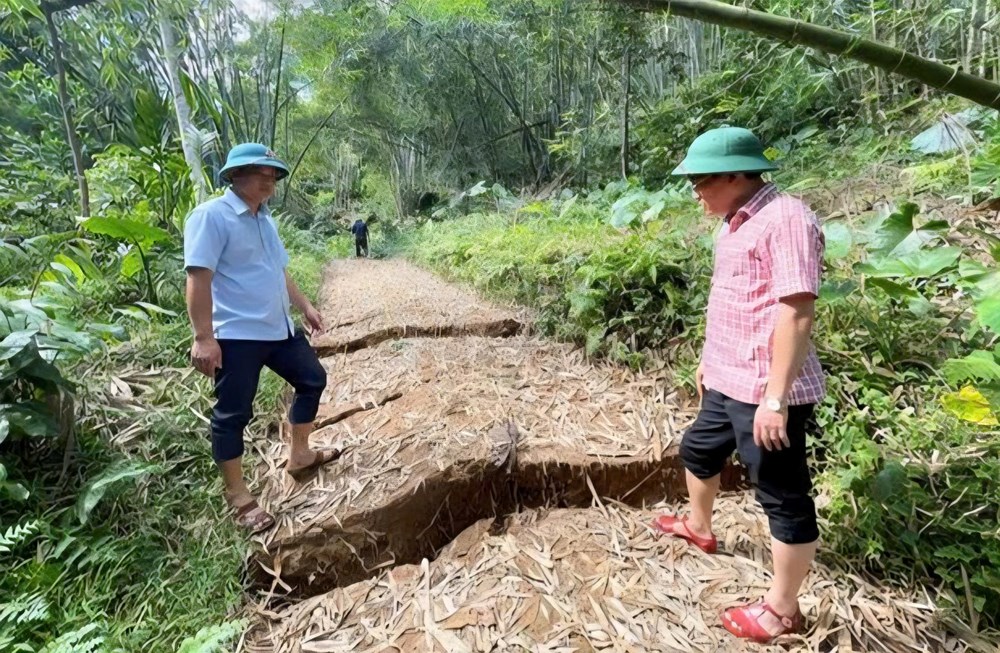 Sạt lở nghiêm trọng, Thanh Hóa công bố tình huống khẩn cấp - ảnh 2