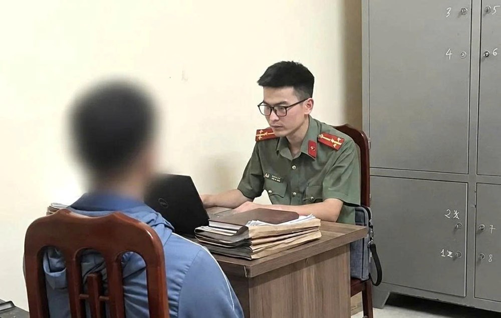 Livestream thông tin “vỡ đê”, 2 người bị xử phạt - ảnh 1
