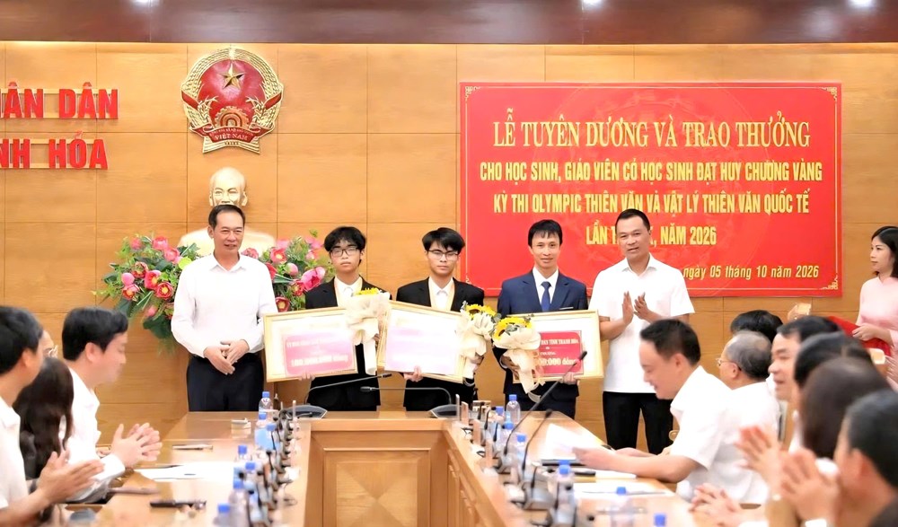 Thanh Hóa trao thưởng cho học sinh đoạt Huy chương Vàng Olympic Thiên văn quốc tế - ảnh 1
