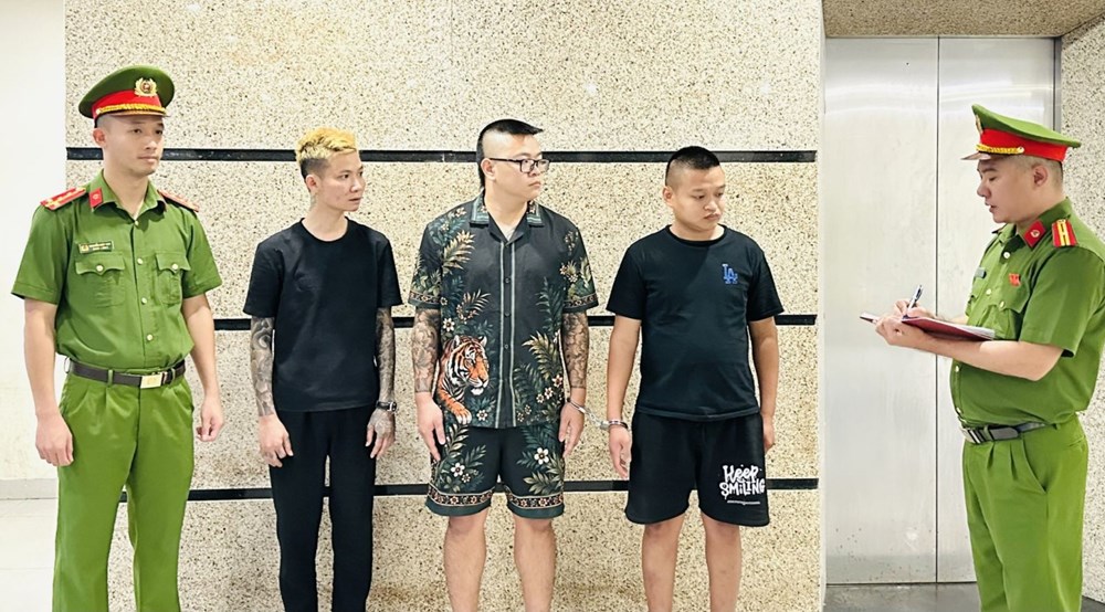 Từ khoản vay 3 triệu đến khoản “nợ” 70 triệu, nữ nhân viên chưa đủ 16 tuổi bị giam trong container - ảnh 1