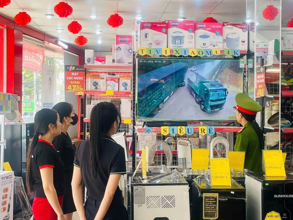 Đưa thông điệp an toàn giao thông lên màn hình số - ảnh 2