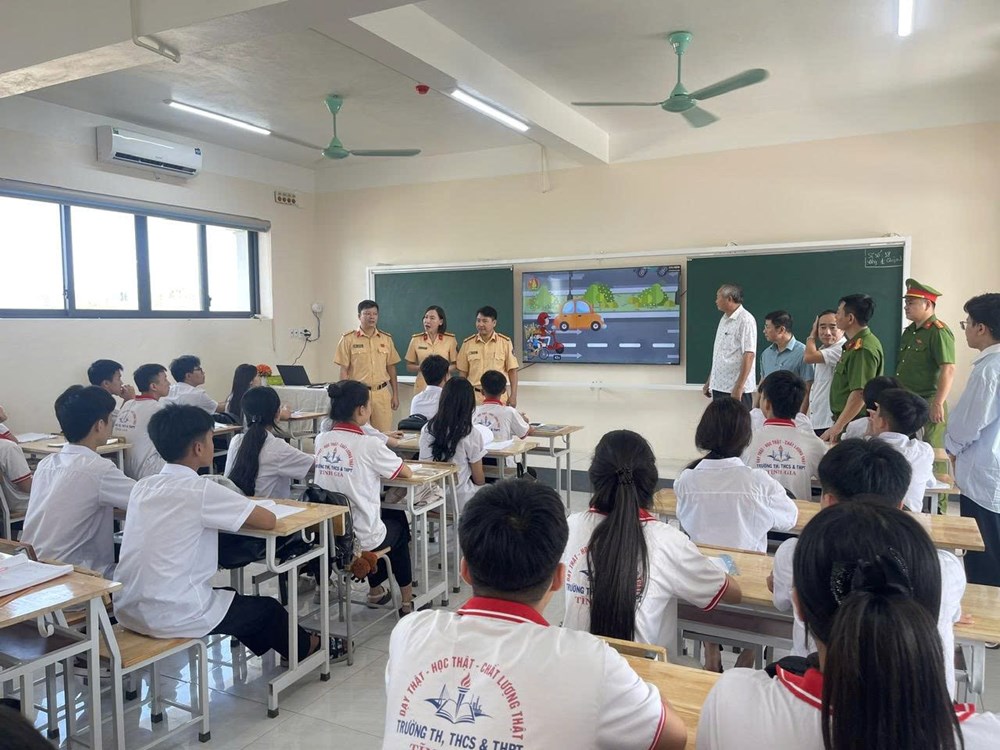 Đưa thông điệp an toàn giao thông lên màn hình số - ảnh 1