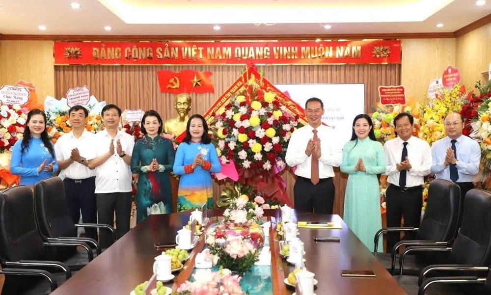Phụ nữ thời đại mới: Khẳng định bản lĩnh, làm chủ tương lai - ảnh 1