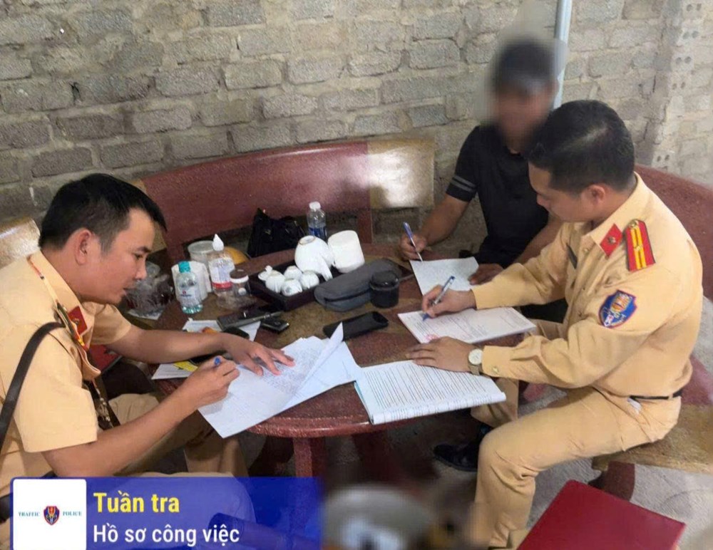 Vượt đèn đỏ, đi ngược chiều, hai tài xế ở Thanh Hóa đối diện mức phạt tới 20 triệu đồng - ảnh 2