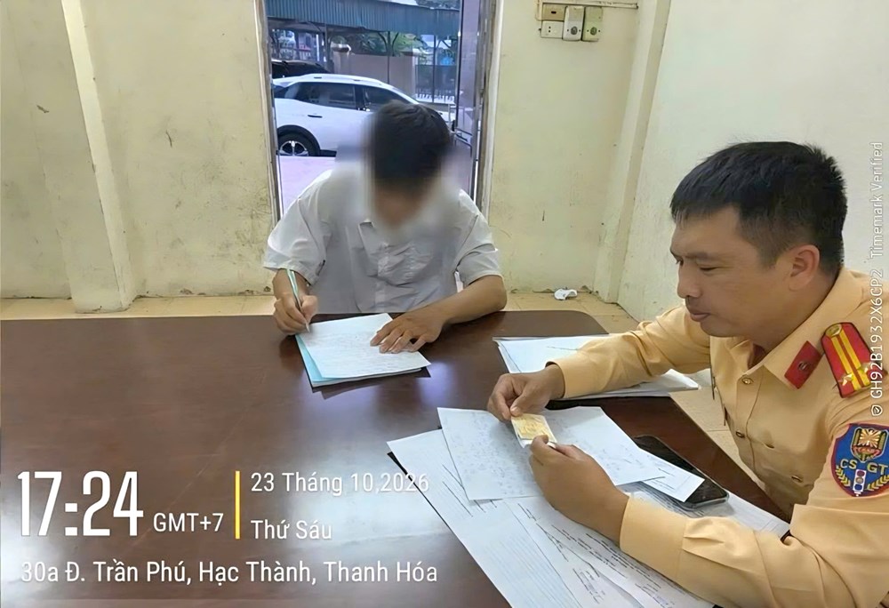 Bốc đầu xe máy, nam sinh 16 tuổi bị đề nghị phạt 9,25 triệu đồng, tịch thu xe - ảnh 1