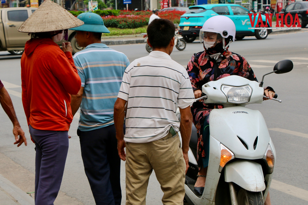 Phận đời lặng lẽ mưu sinh dịp nghỉ lễ ở “chợ người” tại Thái Nguyên - ảnh 2