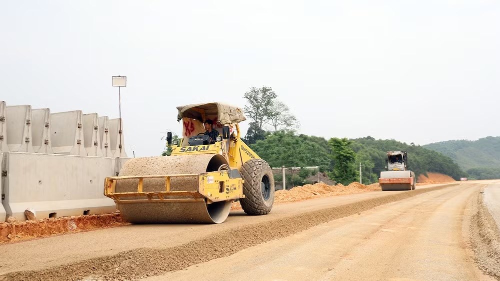 Công nhân làm xuyên lễ trên cao tốc nghìn tỉ đồng mở lối vùng cao Tuyên Quang - ảnh 4