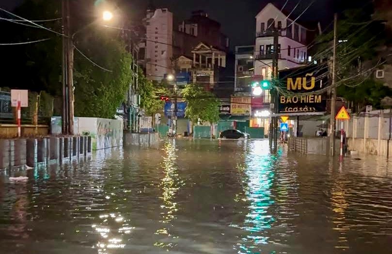 Mưa đá xuất hiện, dông lốc gây thiệt hại tài sản tại Thái Nguyên - ảnh 1