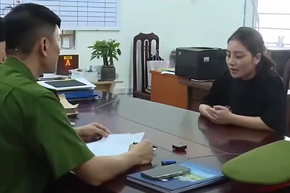 Lời xin lỗi muộn màng của người mẹ để mặc con gái 4 tuổi cho gã nhân tình bạo hành tử vong - ảnh 1