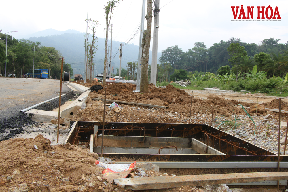 Đội nắng thi công đường trăm tỉ kết nối di tích Tân Trào - ảnh 5