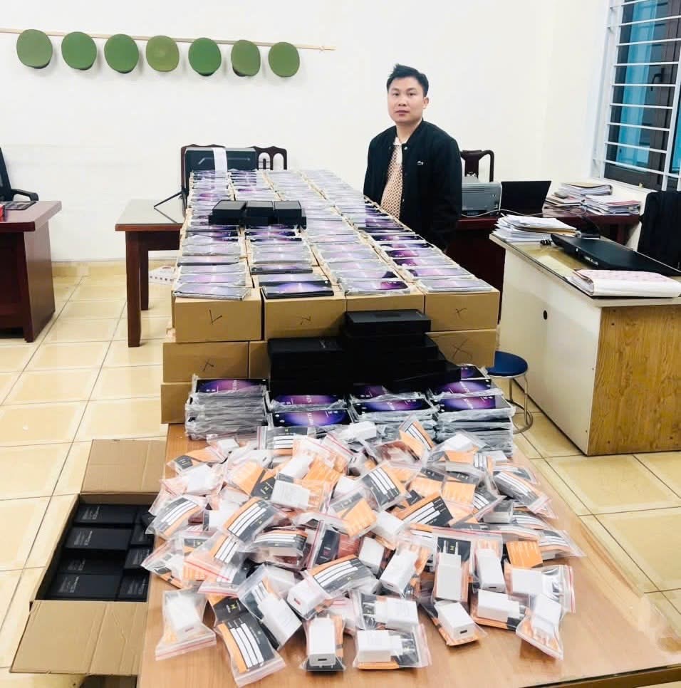 Tuyên Quang khởi tố đường dây bán điện thoại Samsung giả - ảnh 2