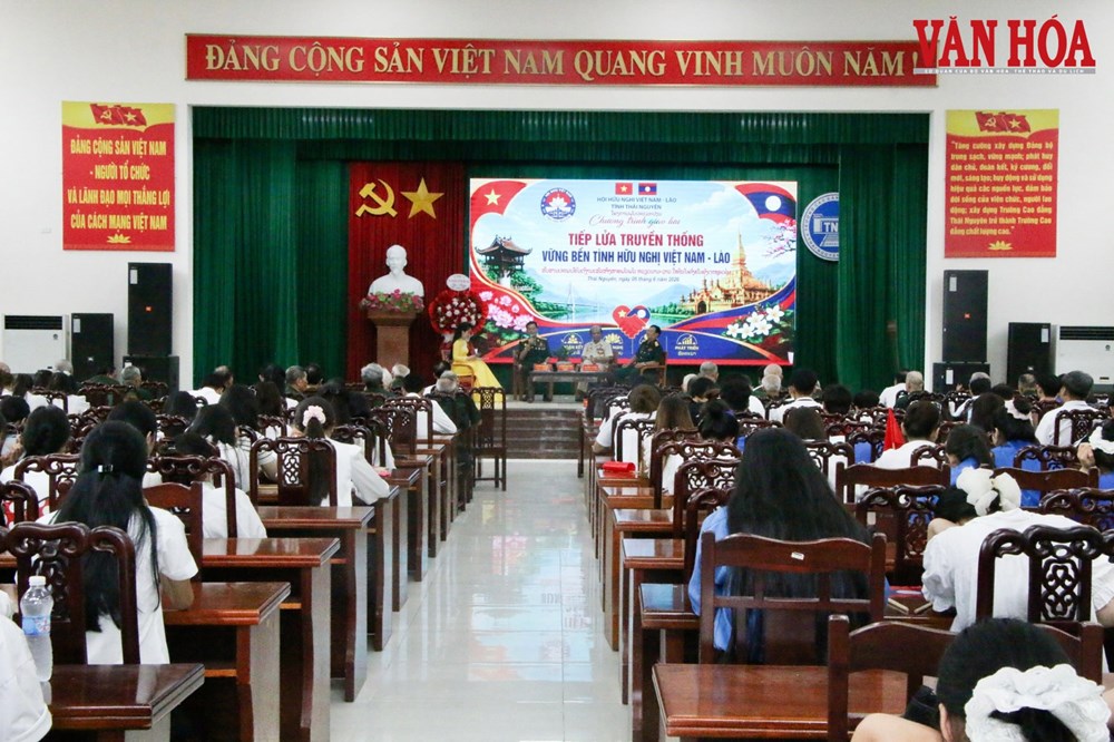 Tiếp lửa truyền thống tình hữu nghị Việt - Lào  - ảnh 1